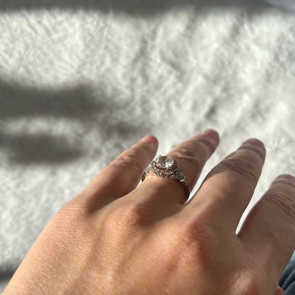 Engagement ring - replica - Picture 5 of 7